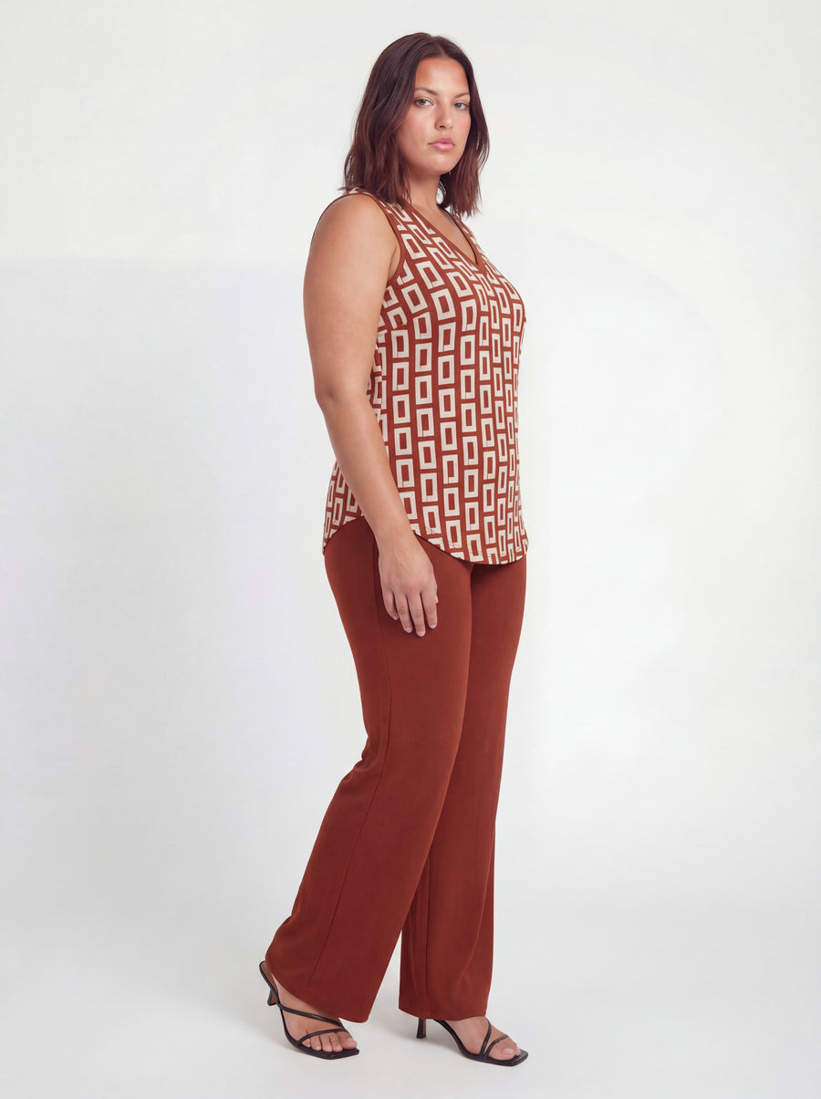 Essential Curvy Abstract Print V Neck Sleeveless Round Hem Top and Elastic Waist Flared Pant Set