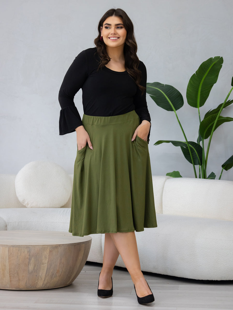 Essential Plus Size Elastic Waist Pleated Pocket Midi Skirt