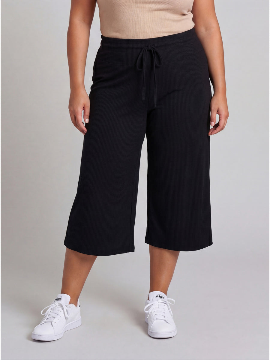 Basic Curvy Ribbed Knit Drawstring Flared Capri Pants