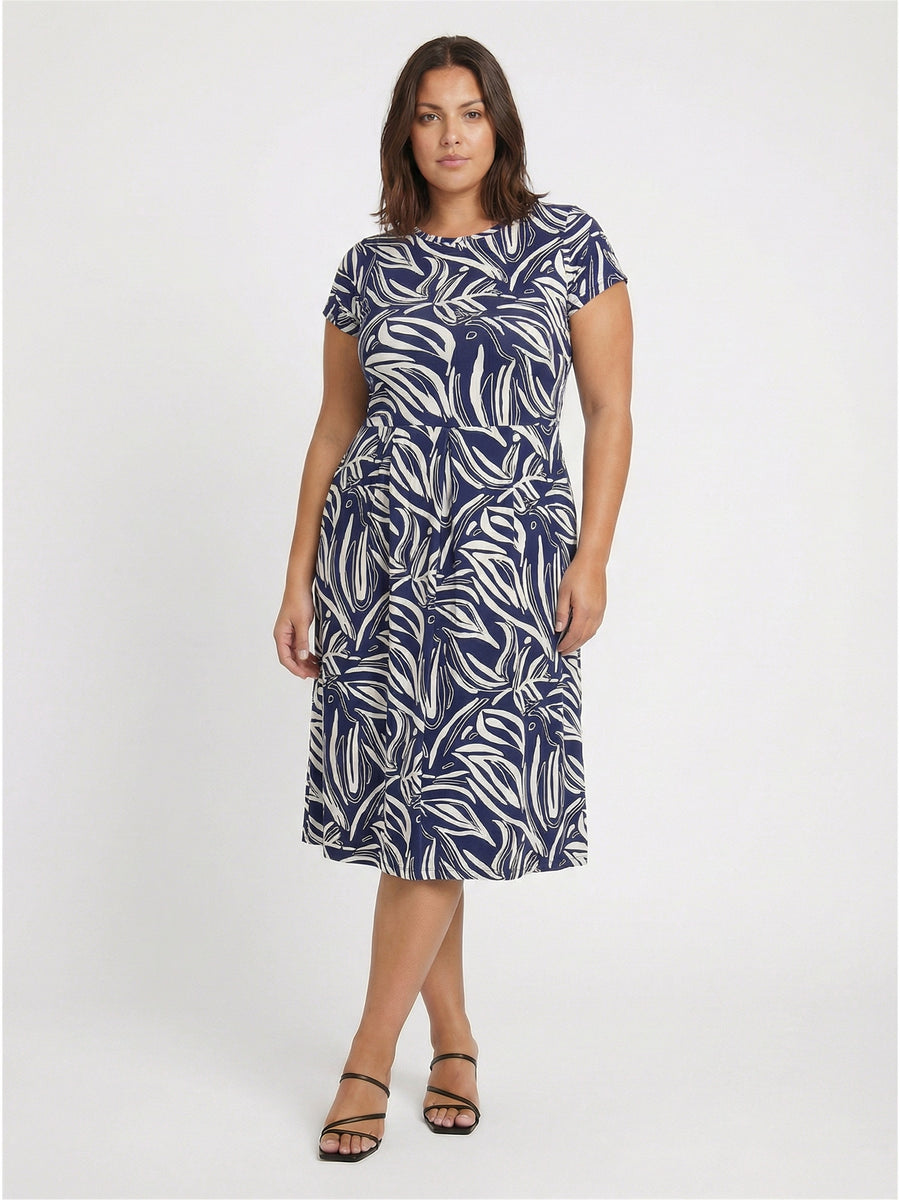 Essential Curvy Abstract Print Short Sleeve Boat Neck Pleated Pocket Fit N Flare Midi Dress