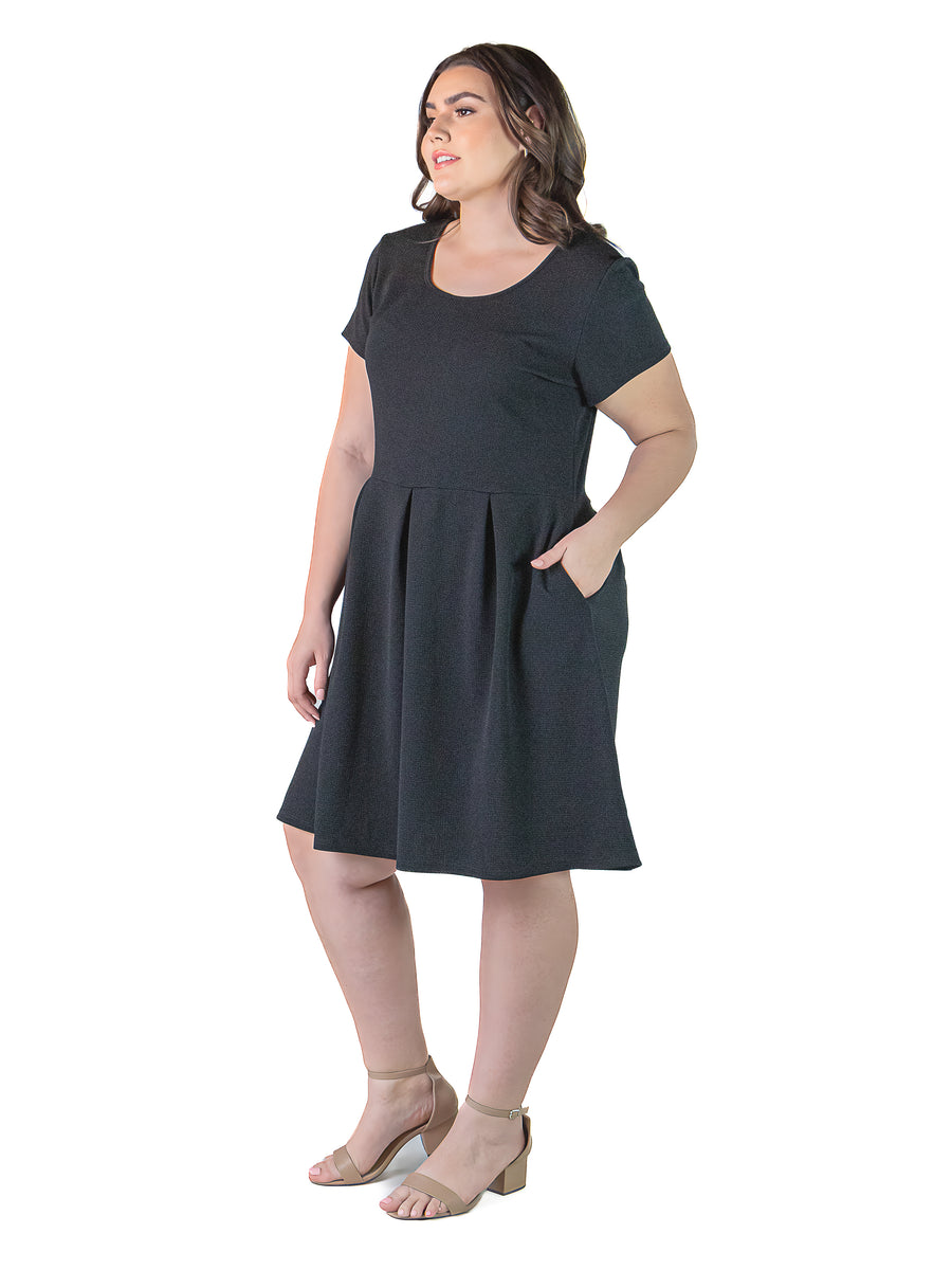 Essential Plus Size Scoop Neck Knee Length Pleated Pocket Dress