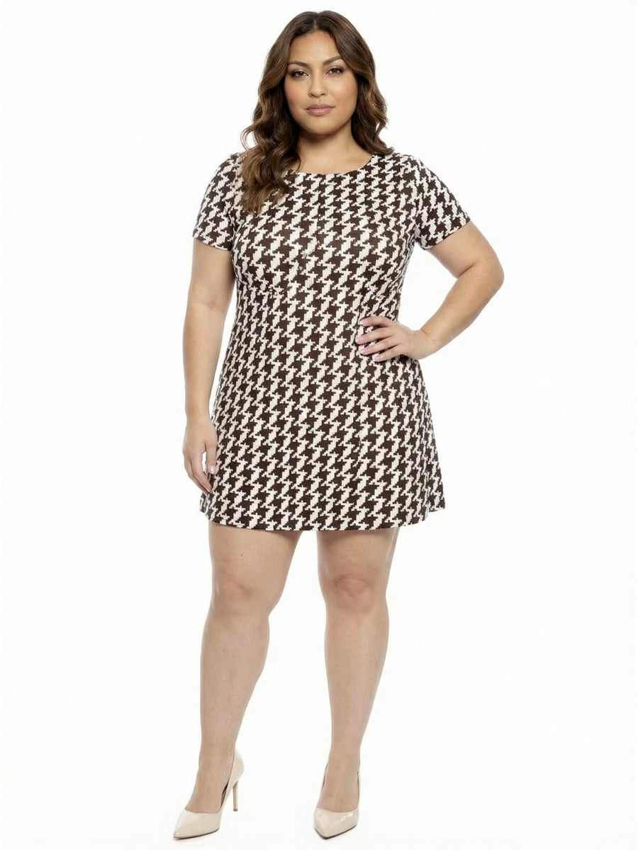 Essential Plus Size Geometric Short Sleeve Round Neck Mini Shift Dress