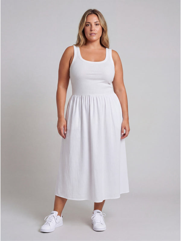 Essential Curvy Sleeveless Scoop Neck A Line Pocket Maxi Dress
