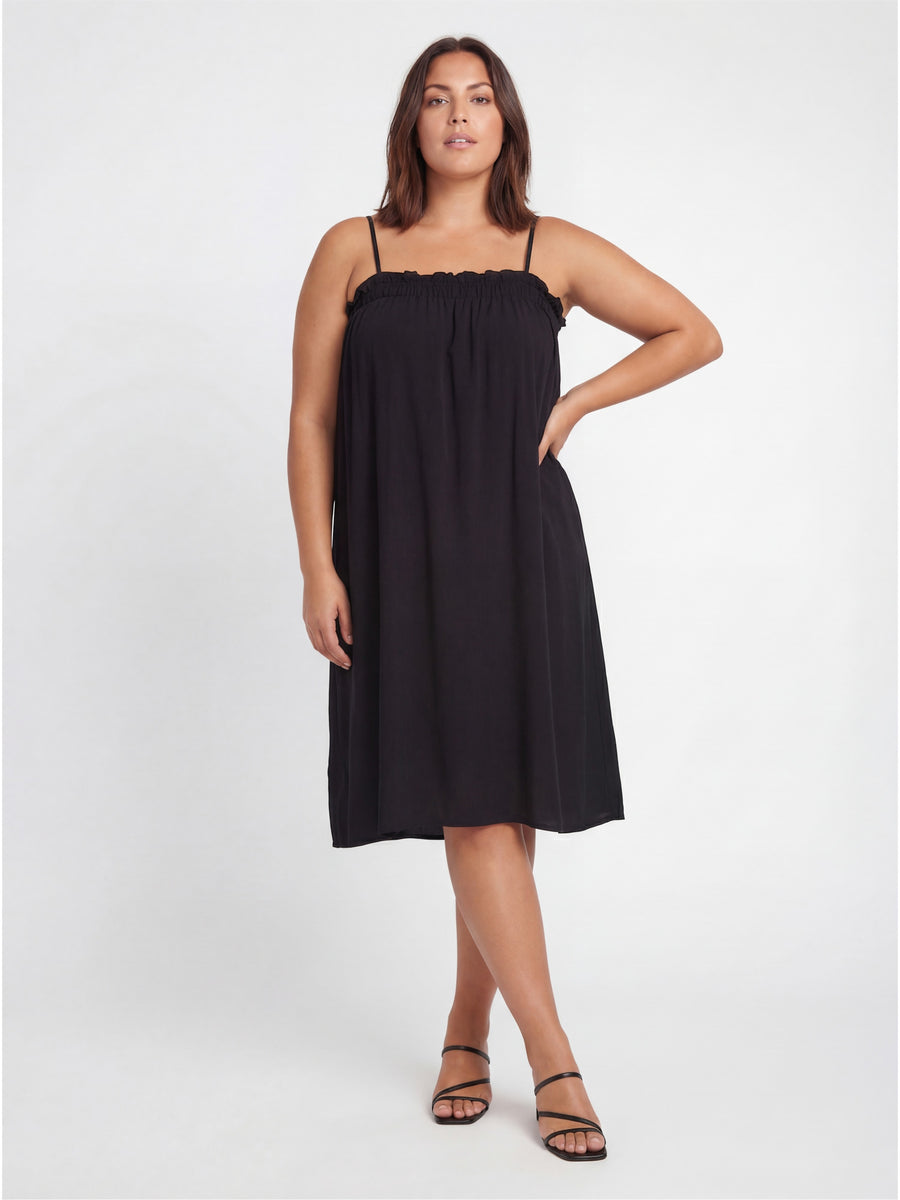 Essential Curvy Spaghetti Strap Smocked Pocket A Line Maxi Dress