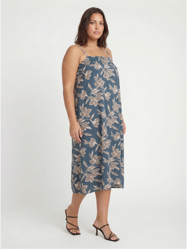 Essential Curvy Floral Print Spaghetti Strap Smocked Pocket A Line Maxi Dress