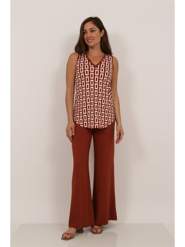 Essential Womens Abstract Print V Neck Sleeveless Round Hem Top and Elastic Waist Flared Pant Set