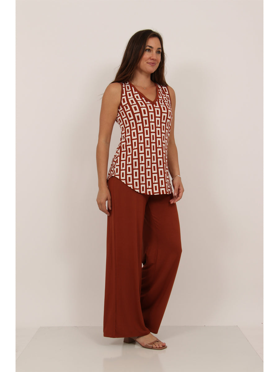 Essential Womens Abstract Print V Neck Sleeveless Round Hem Top and Elastic Waist Flared Pant Set