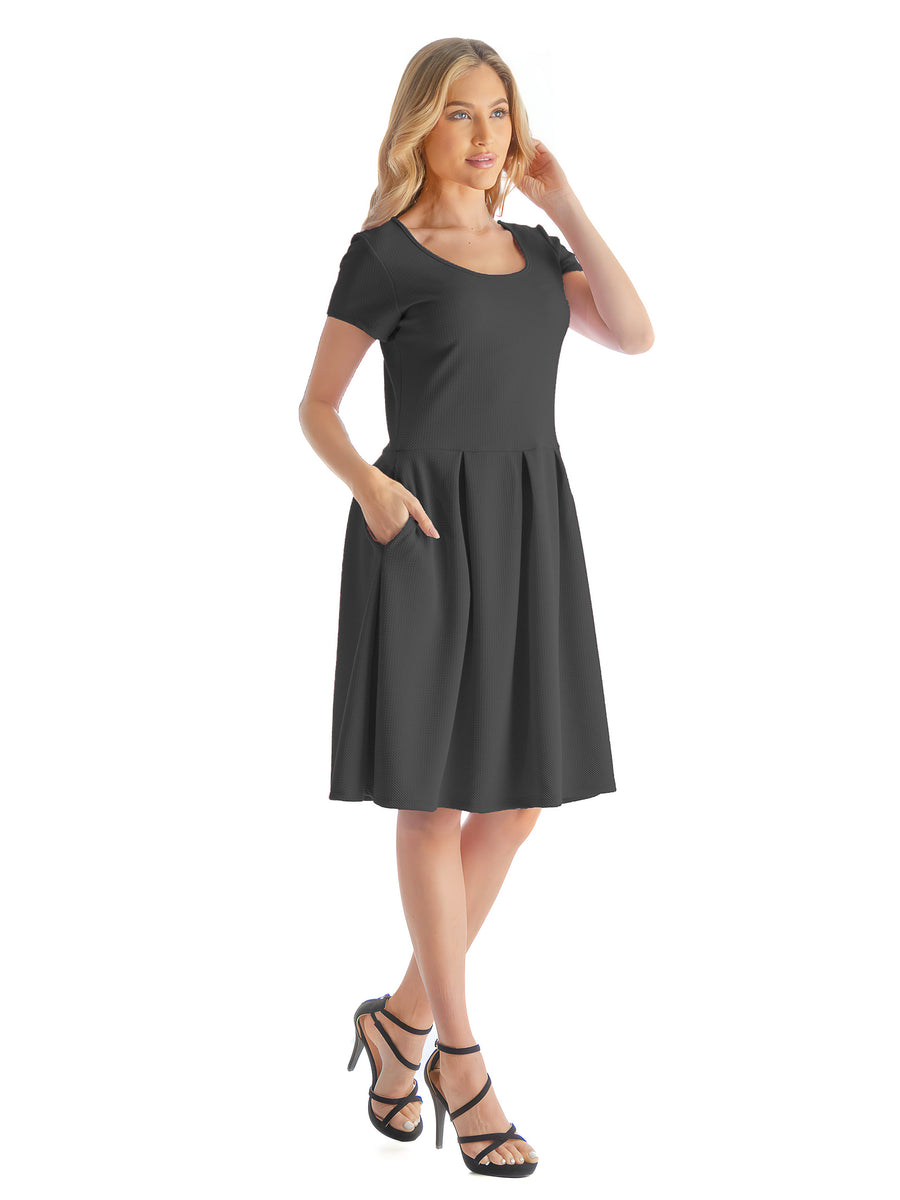 Essential Womens Scoop Neck Short Sleeve Knee Length Pocket Dress