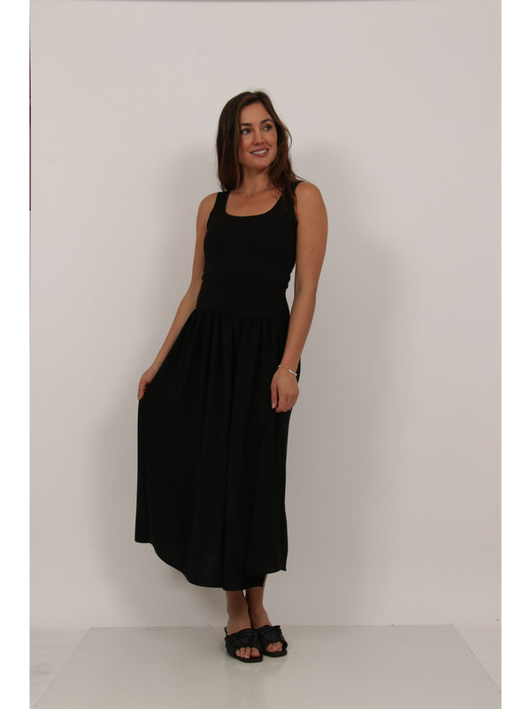 Essential Womens Sleeveless Scoop Neck A Line Pocket Maxi Dress
