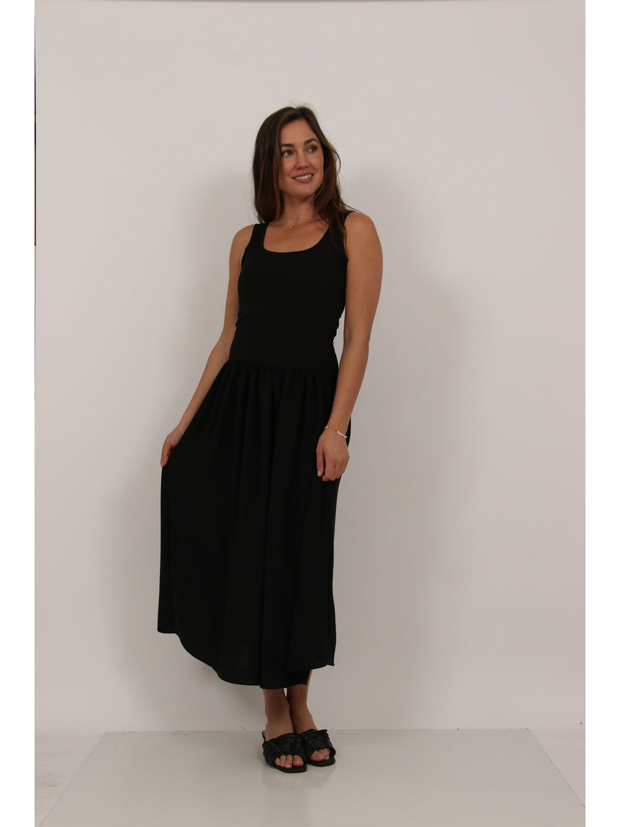 Essential Womens Sleeveless Scoop Neck A Line Pocket Maxi Dress